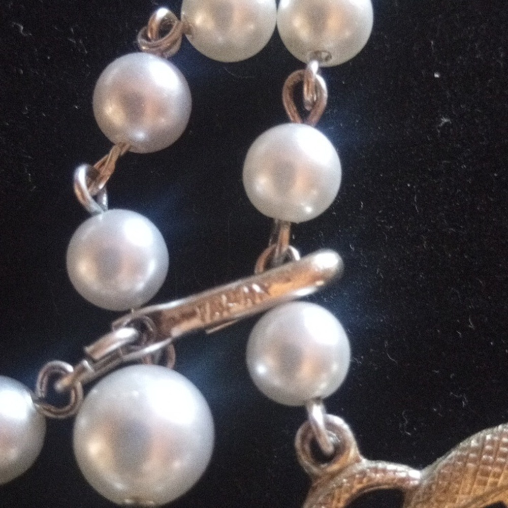 Elegant Faux Pearl and Crystal Necklace - Picture 3 of 6
